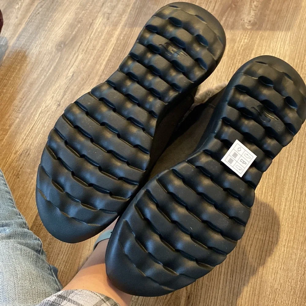 New! Skechers GoWalk Boots - Picture 6 of 6